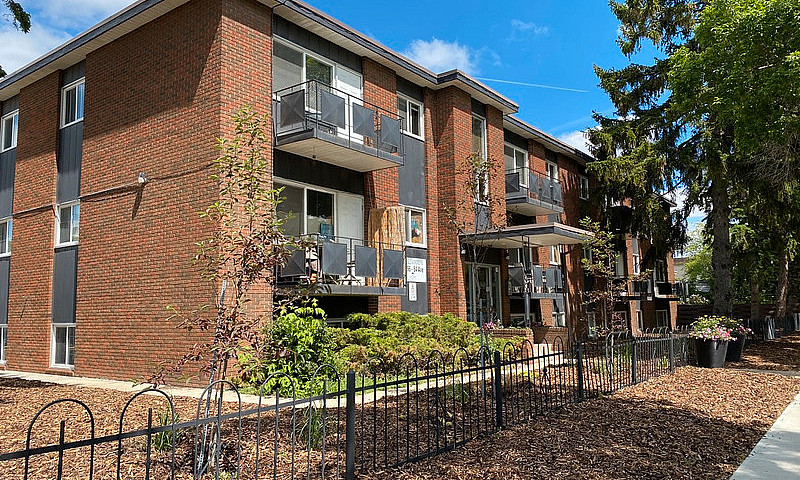 1 Bedroom Suites For...