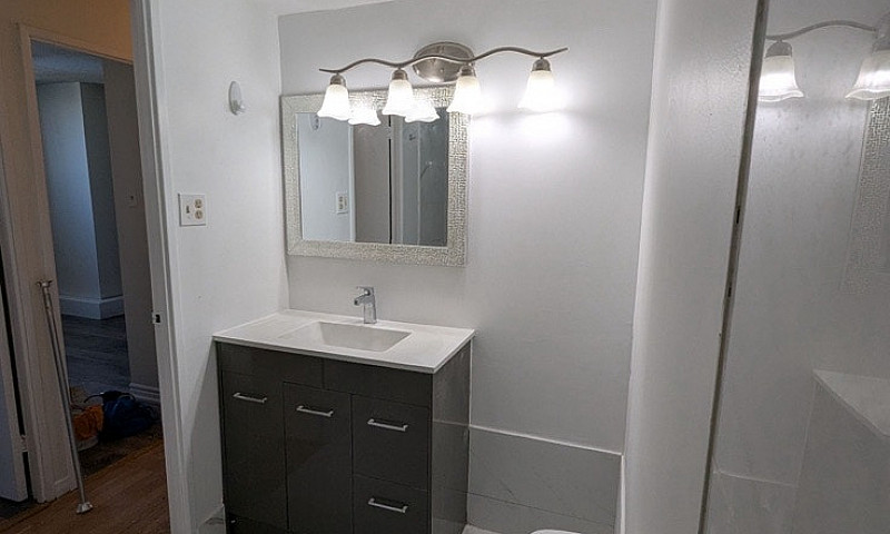 Spacious 2 Bed 2 Bat...