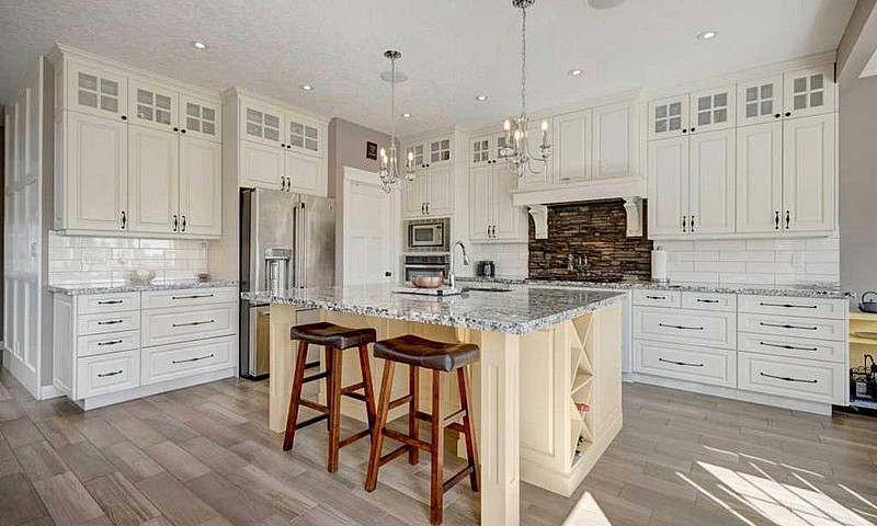 1233 Hillcrest Manor...