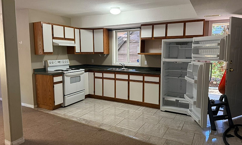 Bright 2 Bedroom Bas...