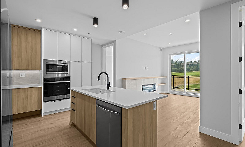 Vista Penthouse & Su...