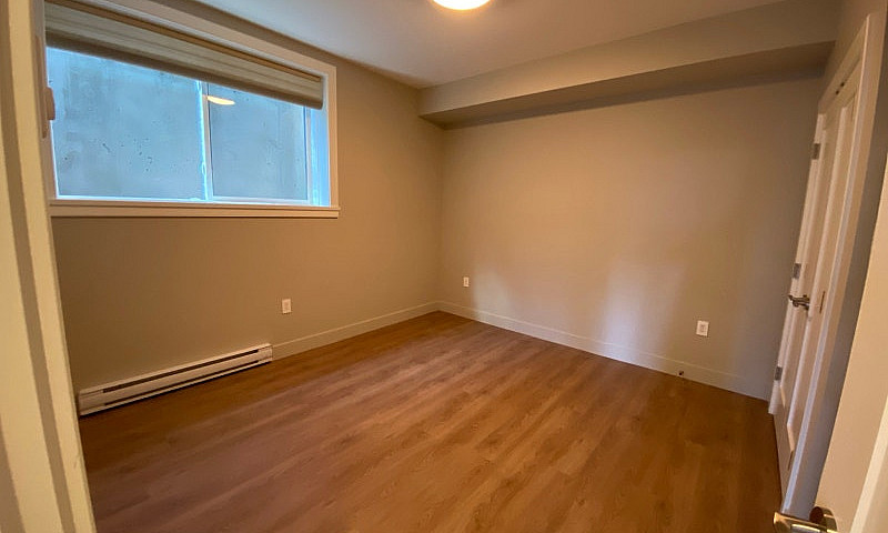 Modern 1Bed + 1 Bath...