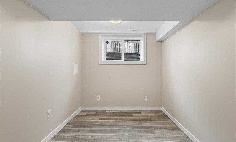 2 Bed+Den,1 Bath New...
