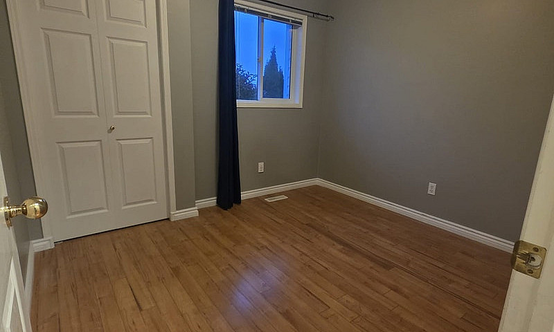 5 Beds 2 Baths House...