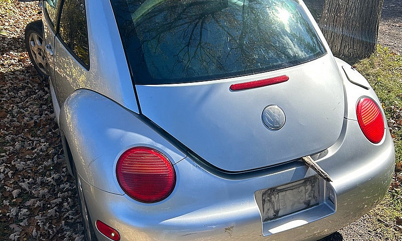 2002 Volkswagen Beet...