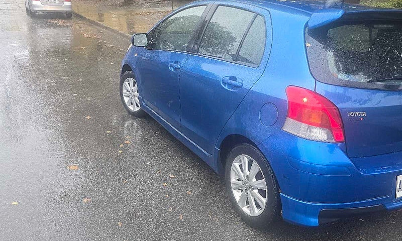 Toyota Yaris Rs 2010...