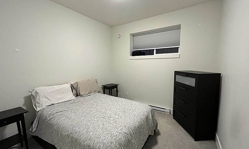 1000Sqft 2Br + Den $...