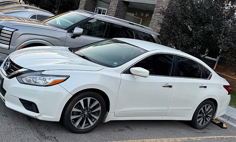 2017 Nissan Altima 2...
