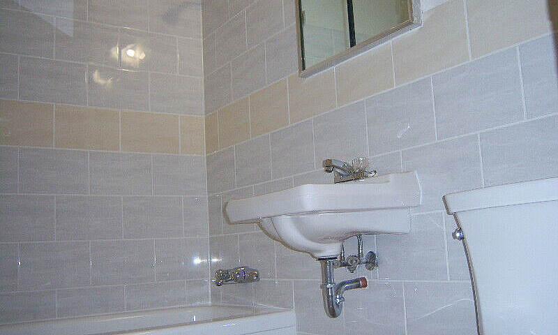 One Bedroom 500 Talb...