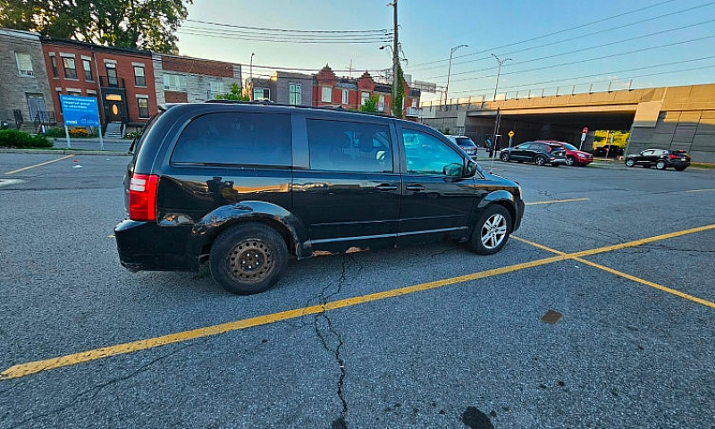 2010 Dodge Grand Car...