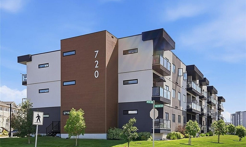 Top Floor Condo For ...