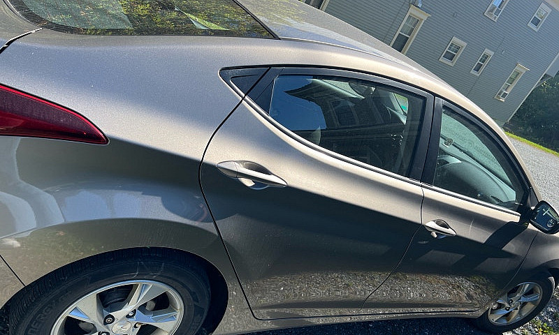 Hyundai Elantra ...
