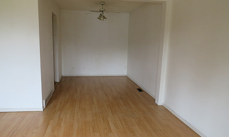 4 Bedrooms House For...