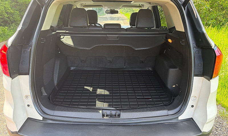 2019 Ford Escape Tit...