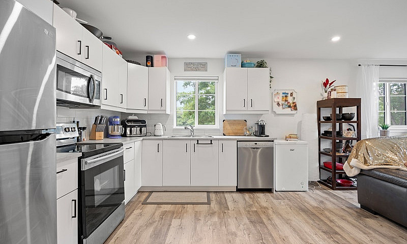 2 Bed 1 Bath Suite...