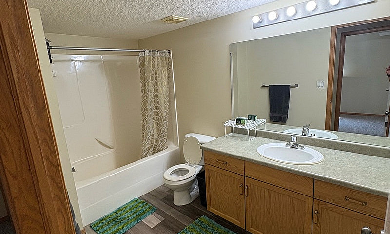 4 Bedrooms, 2 Bathro...