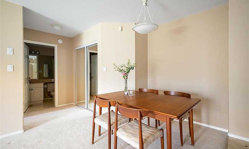 Charleswood Condo - ...