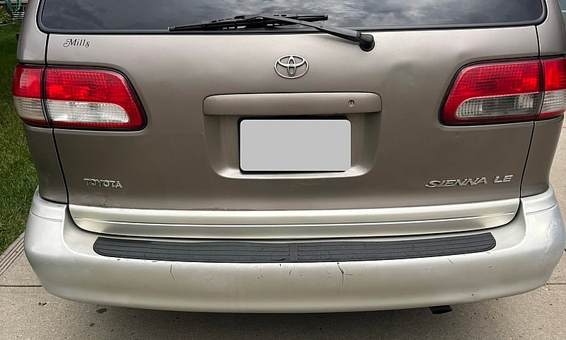 1999 Toyota Sienna...