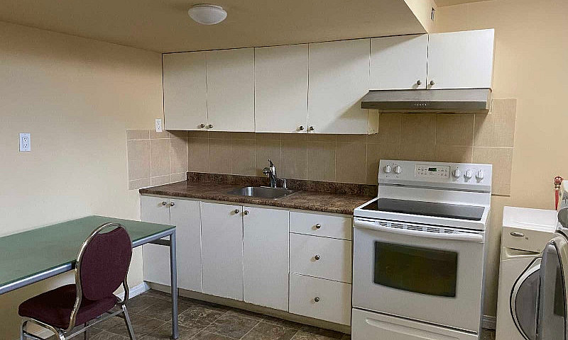 Basement Suite For R...