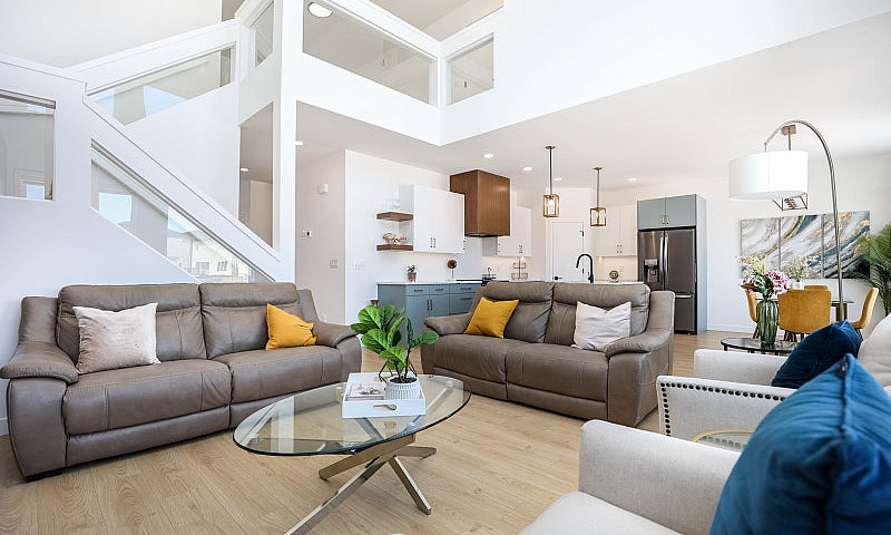 Modern Luxury Home F...