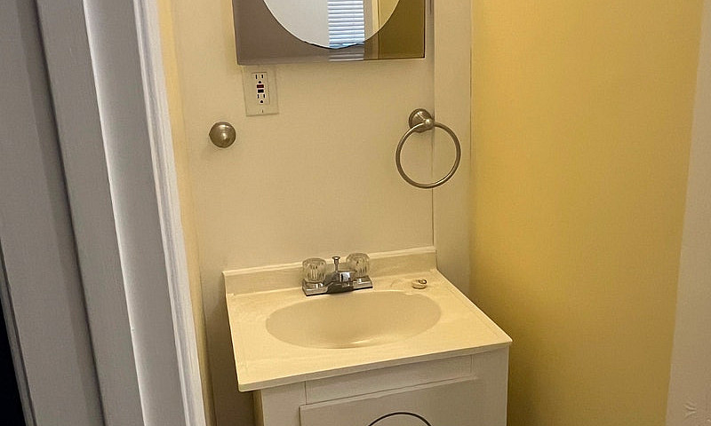 Bright Clean Bachelo...