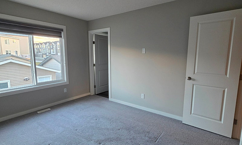 Master Bedroom For R...