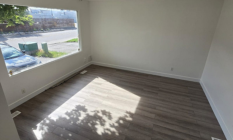 Newly Renovated 3-Be...