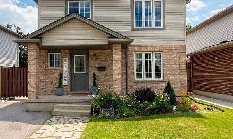 4 Bed, 3 Bath Detach...