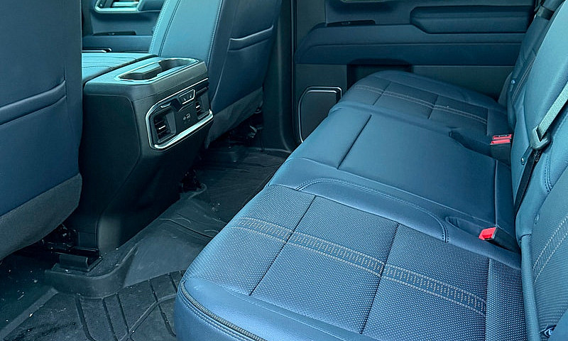 2025 Chev Silverado ...