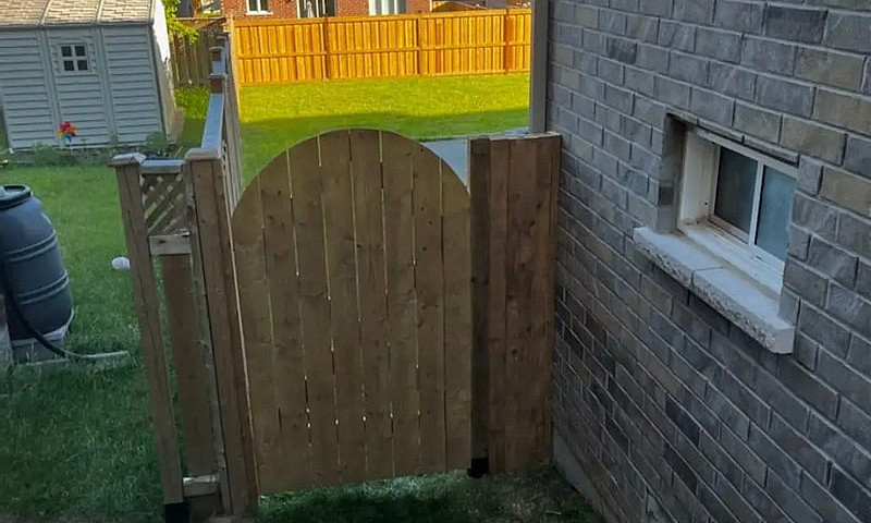 Detached House For R...