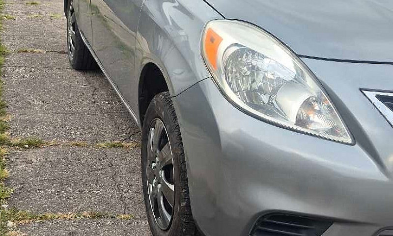 2014 Nissan Versa Sl...