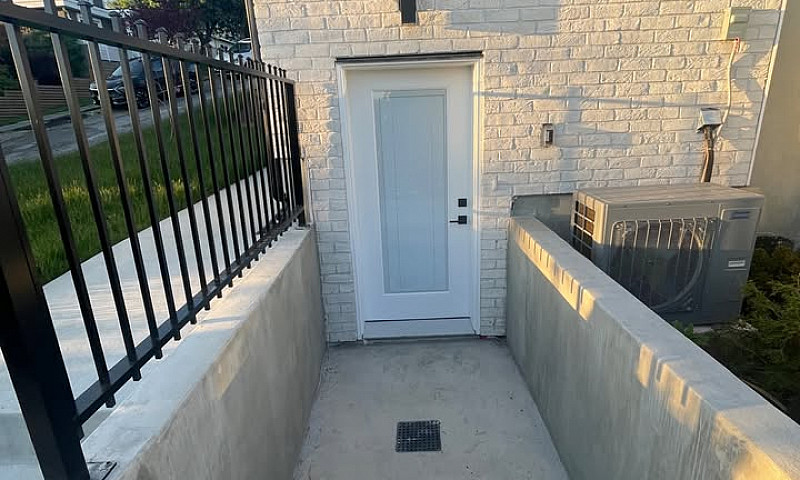 Modern 2 Bedroom Bas...
