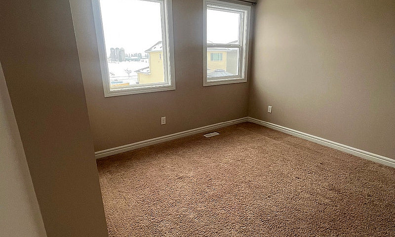 Duplex For Rent In S...
