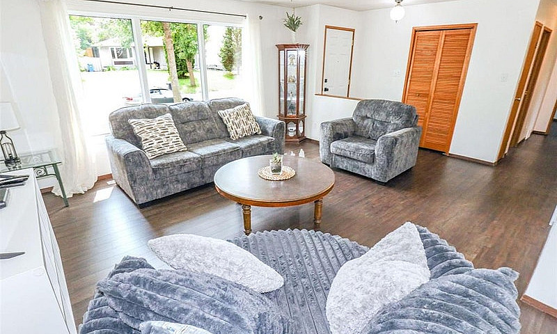 **3.5 Beds 2 Baths P...