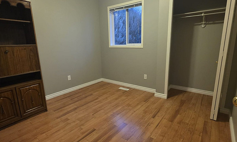 5 Beds 2 Baths House...