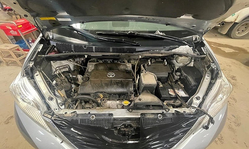 2011 Toyota Sienna L...