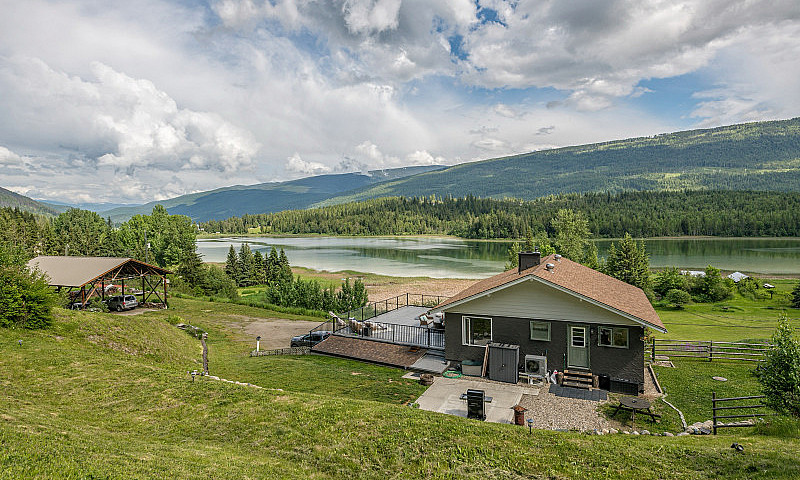 Stunnings Shuswap Ho...