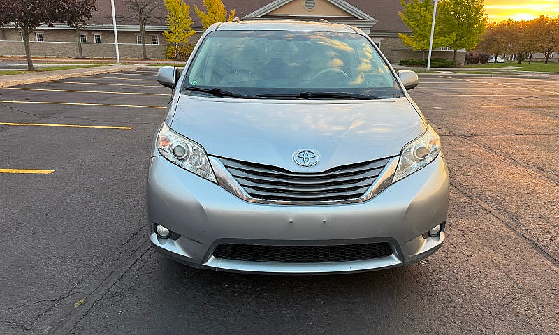 2011 Toyota Sienna X...