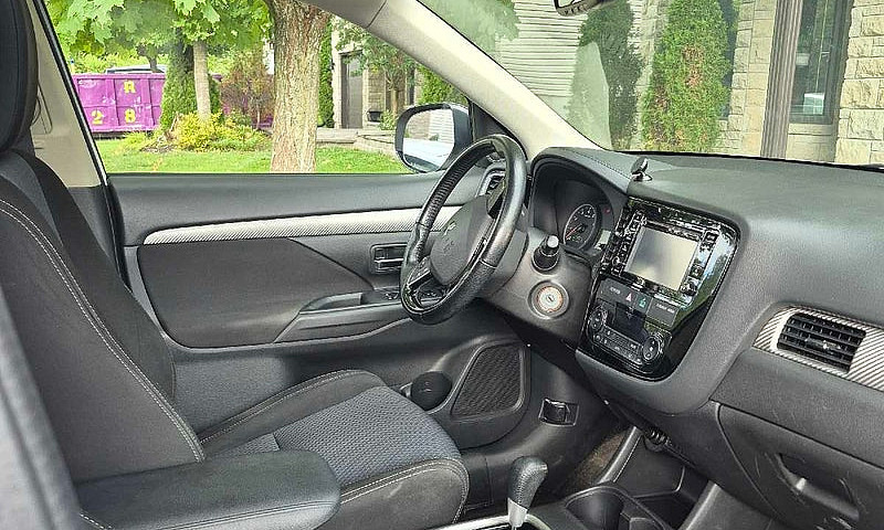 2016 Mitsubishi Outl...