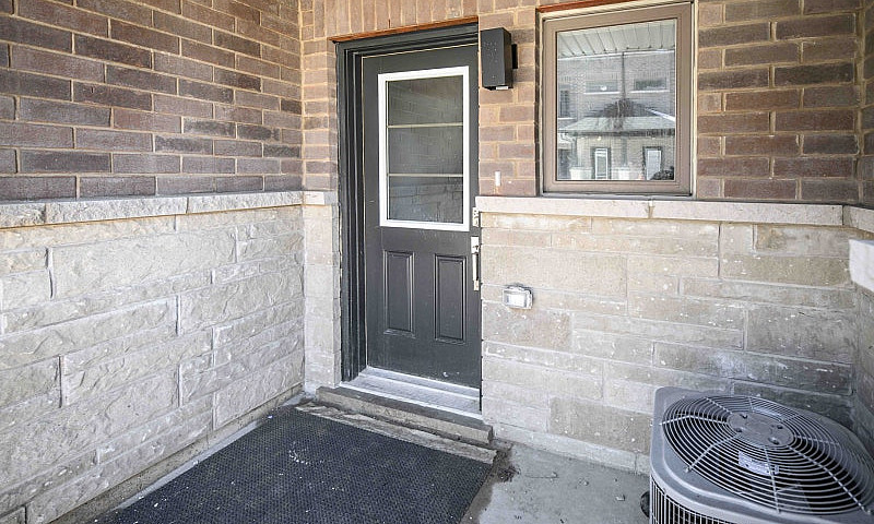 3-Storey Townhome In...