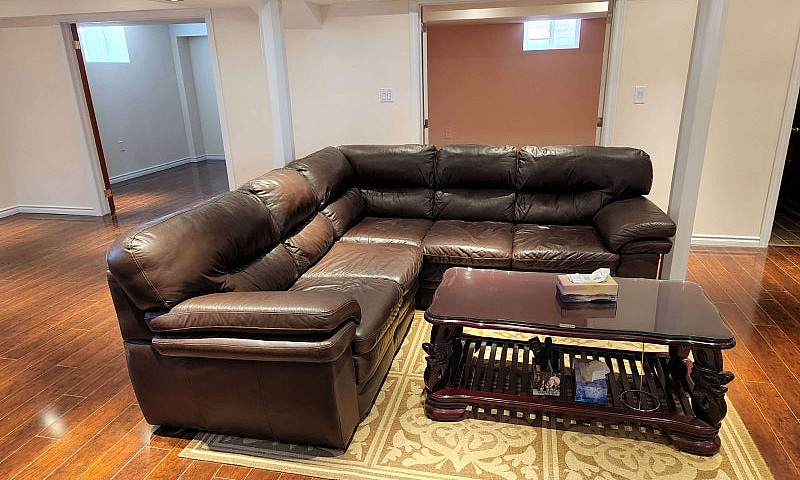 Bright 2-Bedroom Bas...