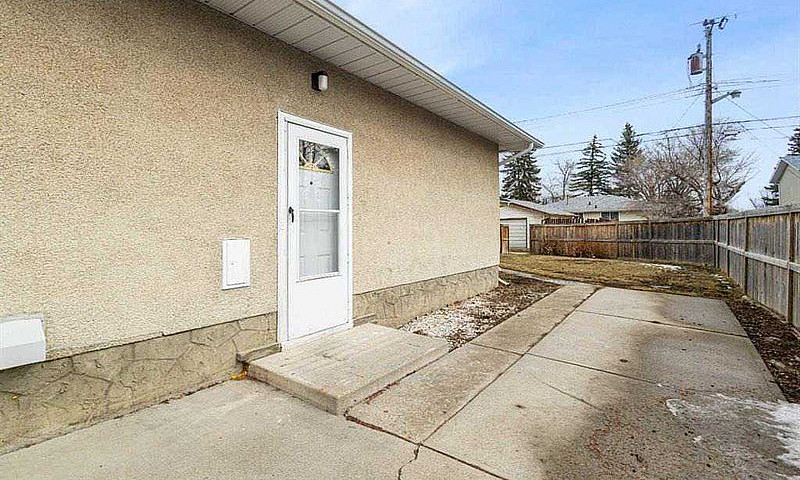 2 Bed+Den,1 Bath New...