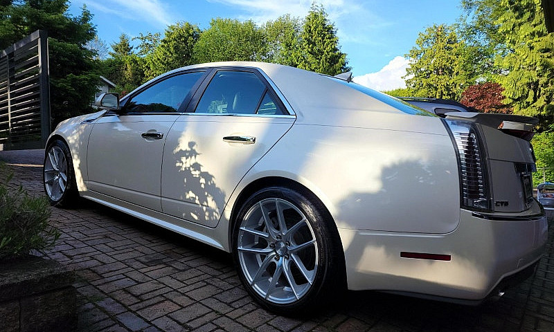 Cadillac Cts — Luxur...