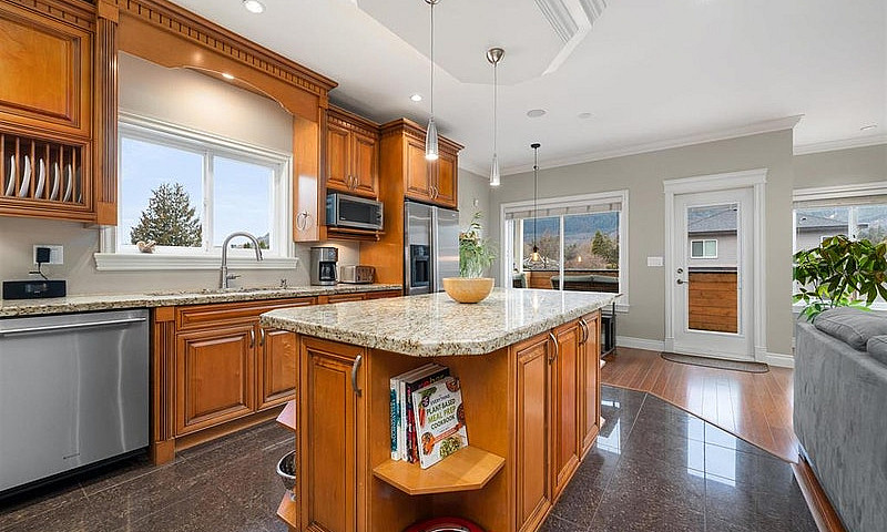 Furnished 4Bd/4Ba Sq...