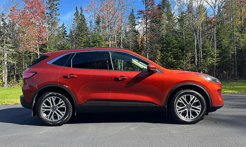 Wow! 2020 Escape Awd...