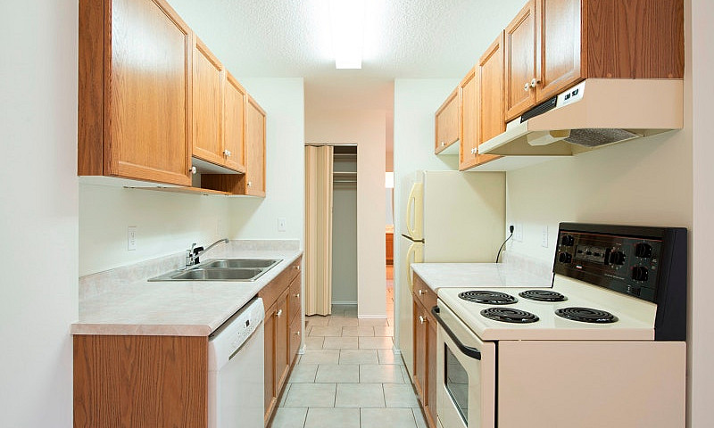 Salmon Arm- 1 & 2 Bd...