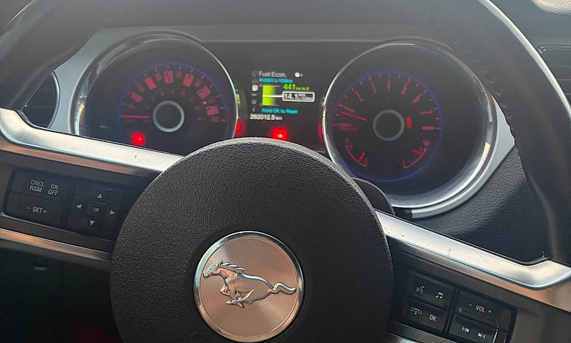 2014 Ford Mustang V6...