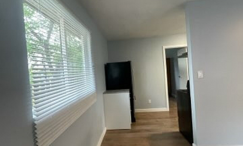 Newly Renovated 2 Be...