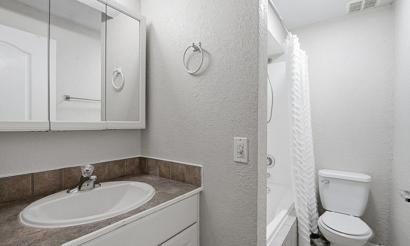 1 Bedroom Basement S...