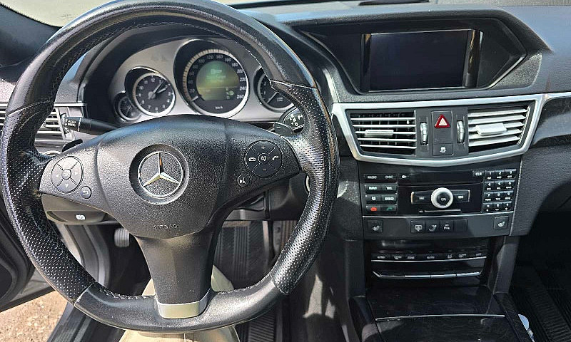 2010 Mercedes Benz E...